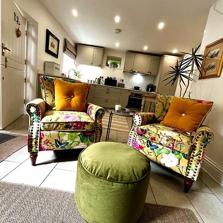 Flower Cottage By Ludlow Castle With Onsite Parking Exterior photo