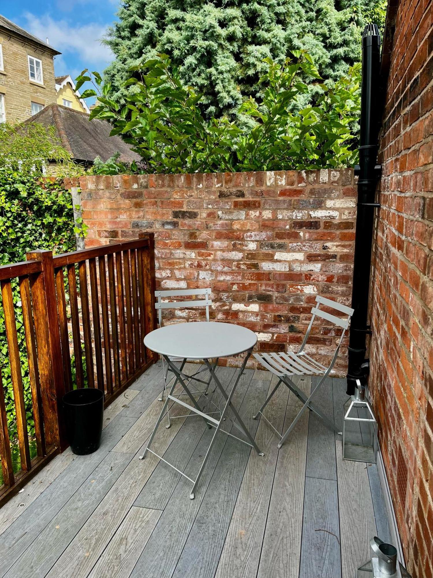 Flower Cottage By Ludlow Castle With Onsite Parking Exterior photo